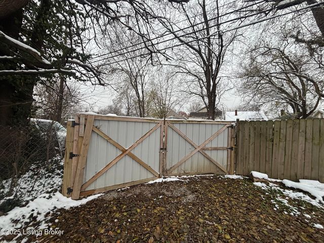 2306 Standard Ave, Louisville, KY 40210