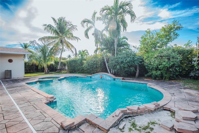 21304 NE 19th Court, Miami, FL 33179