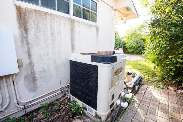 21304 NE 19th Court, Miami, FL 33179