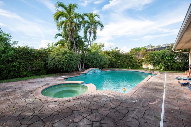 21304 NE 19th Court, Miami, FL 33179