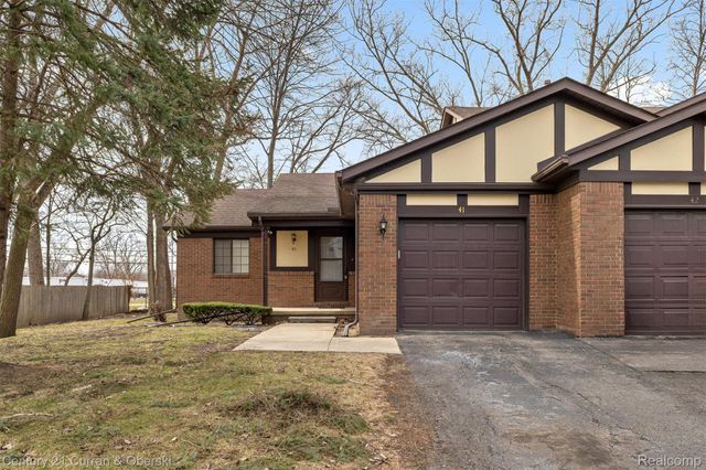 41 Parkplace W, Allen Park, MI 48101