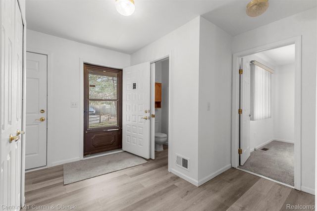 41 Parkplace W, Allen Park, MI 48101