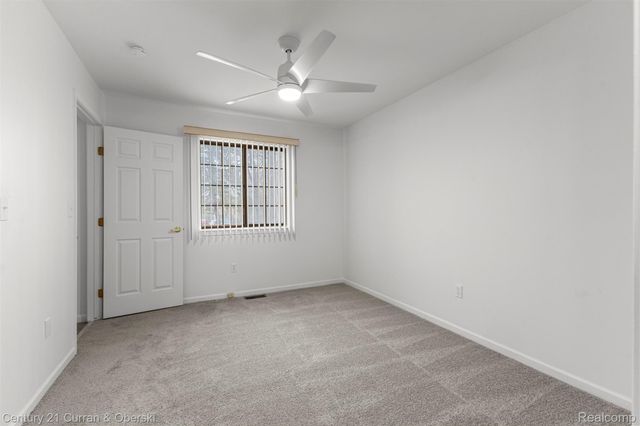 41 Parkplace W, Allen Park, MI 48101