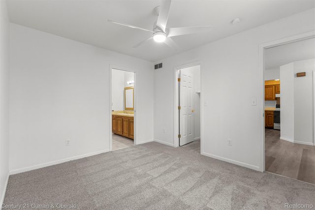 41 Parkplace W, Allen Park, MI 48101