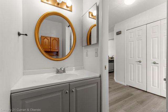 41 Parkplace W, Allen Park, MI 48101