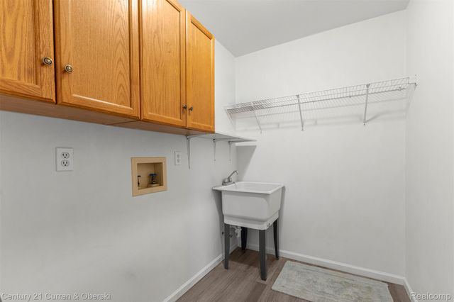 41 Parkplace W, Allen Park, MI 48101