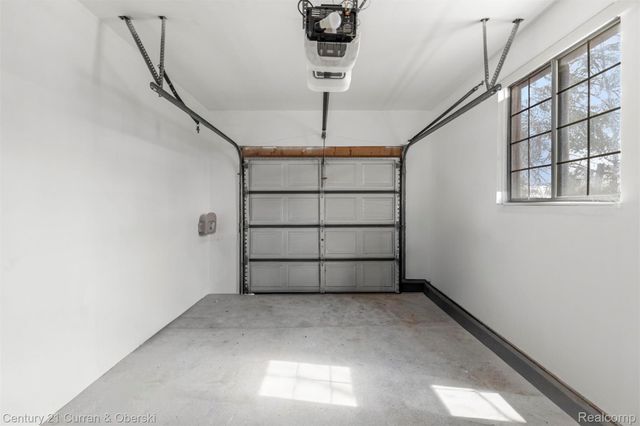 41 Parkplace W, Allen Park, MI 48101