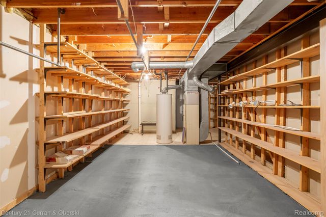 41 Parkplace W, Allen Park, MI 48101