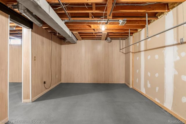 41 Parkplace W, Allen Park, MI 48101