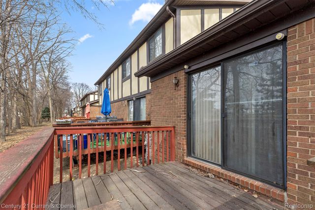 41 Parkplace W, Allen Park, MI 48101