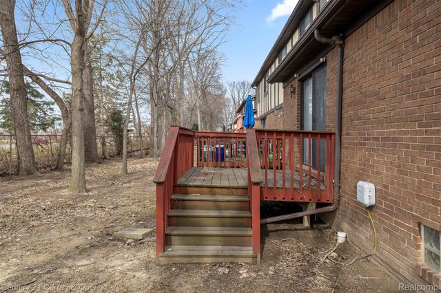 41 Parkplace W, Allen Park, MI 48101