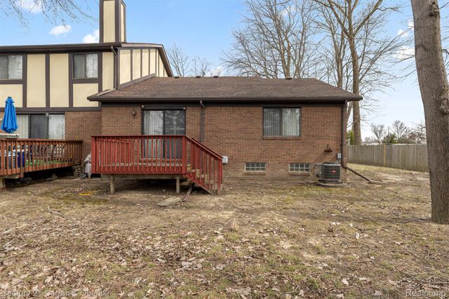 41 Parkplace W, Allen Park, MI 48101