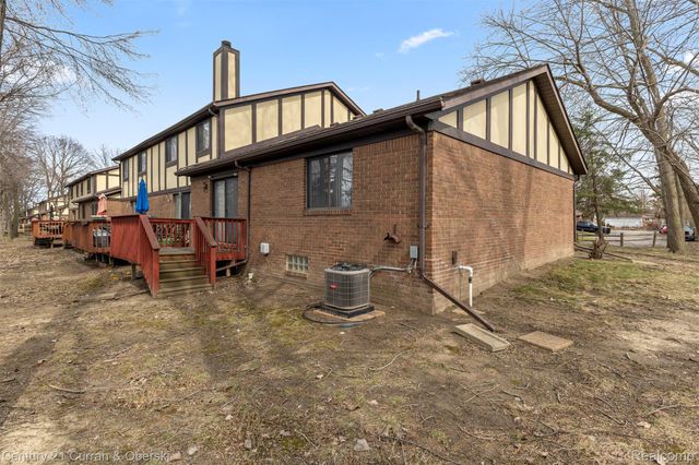 41 Parkplace W, Allen Park, MI 48101