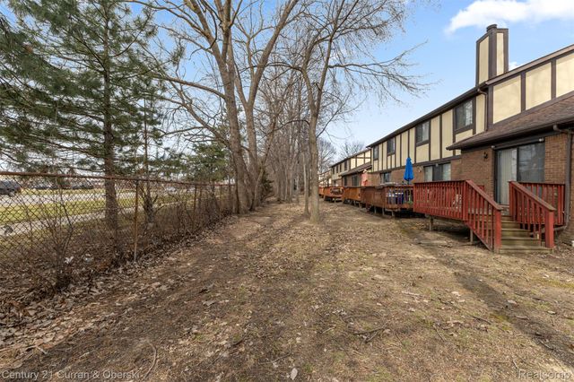 41 Parkplace W, Allen Park, MI 48101