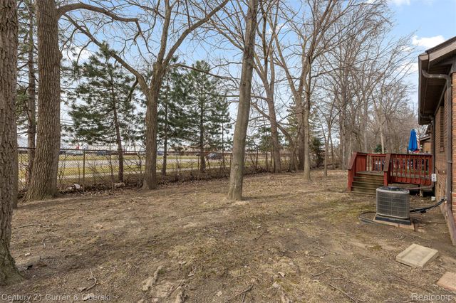 41 Parkplace W, Allen Park, MI 48101