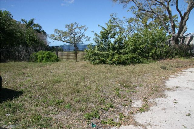 000 BLUFF BOULEVARD, Holiday, FL 34691