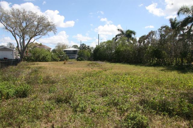 000 BLUFF BOULEVARD, Holiday, FL 34691