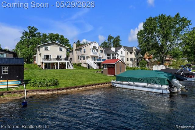 3812 Maiden Street, Waterford, MI 48329