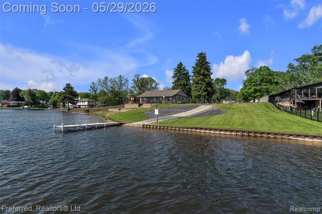 3812 Maiden Street, Waterford, MI 48329