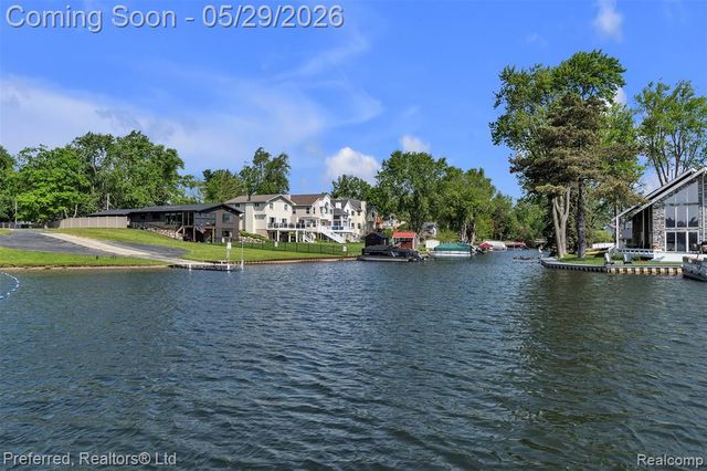 3812 Maiden Street, Waterford, MI 48329