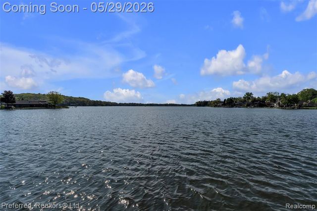 3812 Maiden Street, Waterford, MI 48329