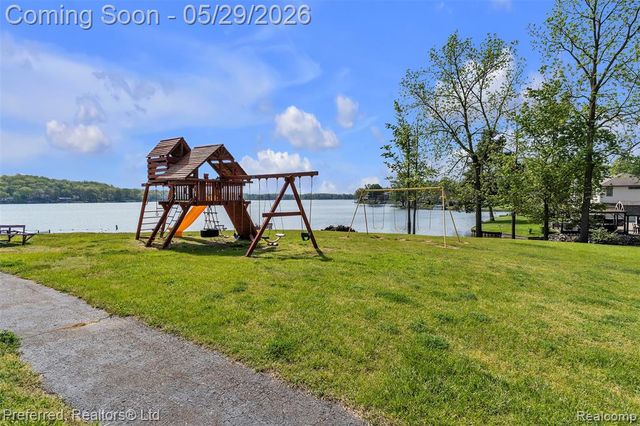 3812 Maiden Street, Waterford, MI 48329