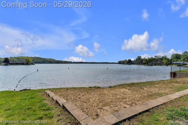 3812 Maiden Street, Waterford, MI 48329