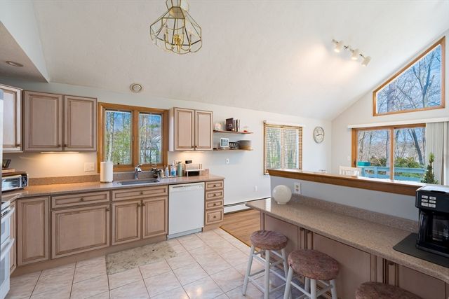 17 Park St, Mendon, MA 01756