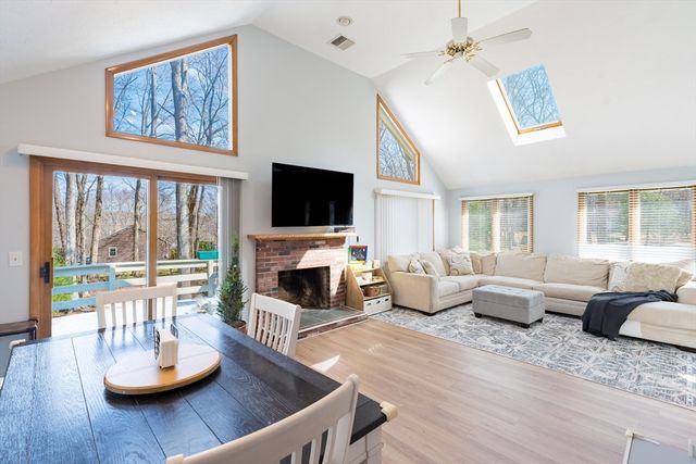 17 Park St, Mendon, MA 01756