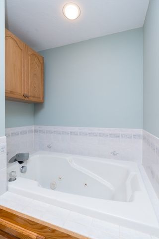 17 Park St, Mendon, MA 01756