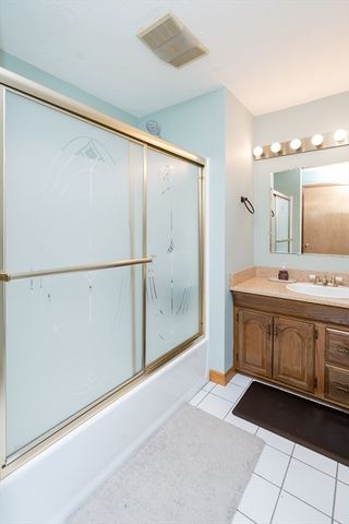 17 Park St, Mendon, MA 01756