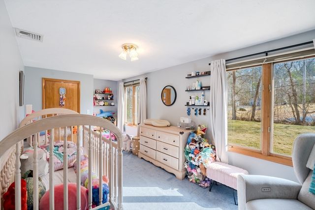 17 Park St, Mendon, MA 01756