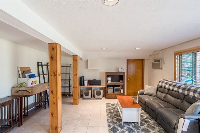 17 Park St, Mendon, MA 01756