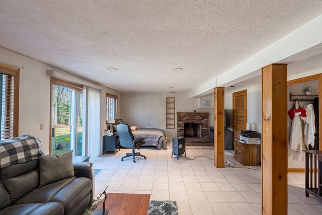 17 Park St, Mendon, MA 01756