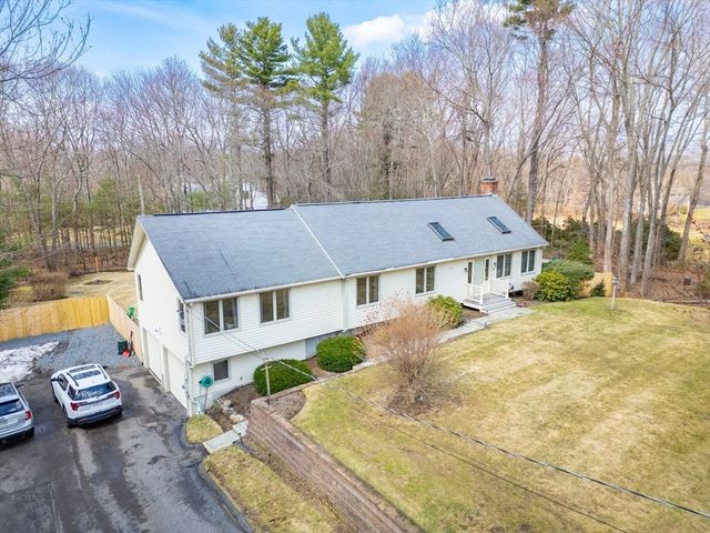 17 Park St, Mendon, MA 01756