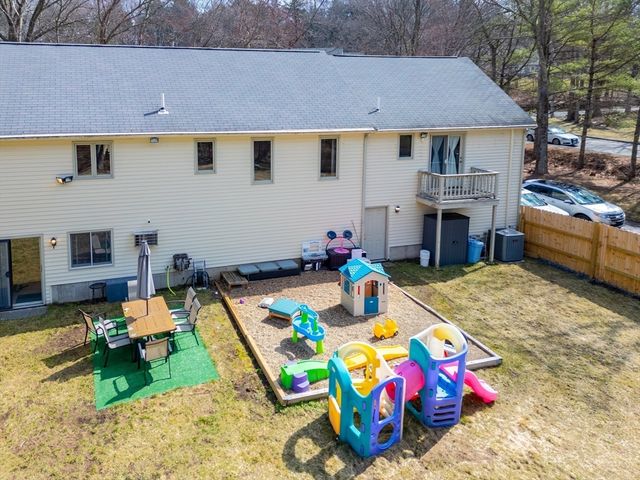 17 Park St, Mendon, MA 01756