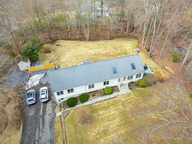 17 Park St, Mendon, MA 01756