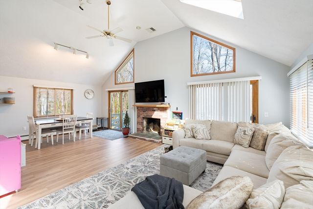 17 Park St, Mendon, MA 01756