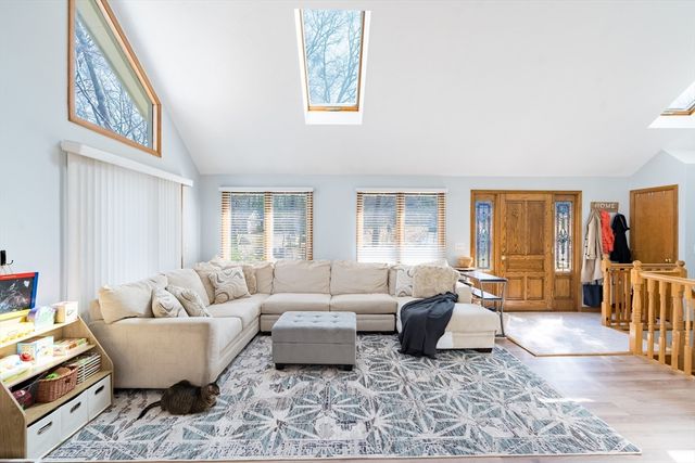 17 Park St, Mendon, MA 01756