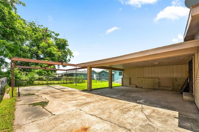 1323 Sally Mae Street, Lake Charles, LA 70601