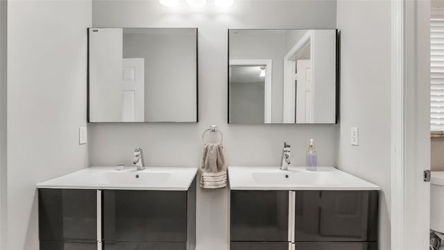 5252 NW 51st Street, Coconut Creek, FL 33073