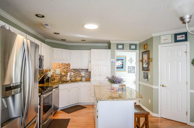 9086 Delancey Circle, North Charleston, SC 29406