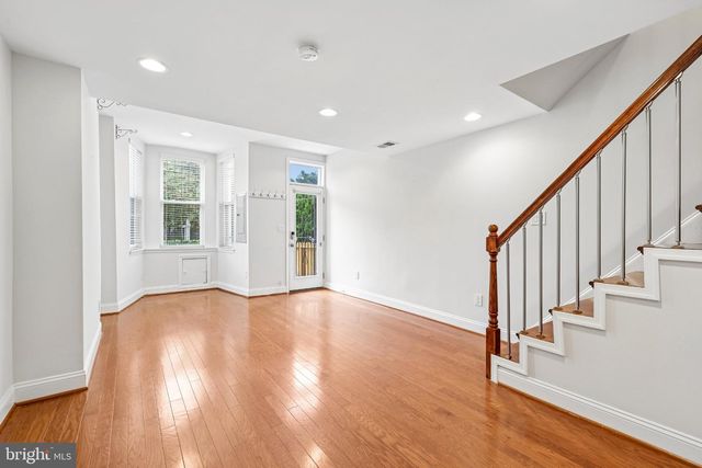 813 12TH ST NE, Washington, DC 20002