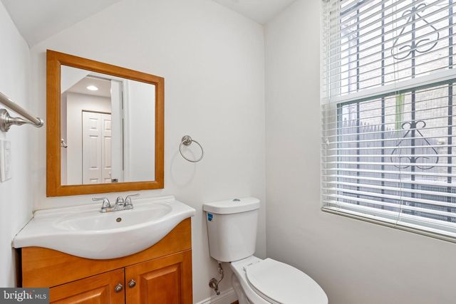 813 12TH ST NE, Washington, DC 20002
