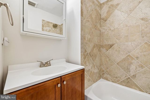 813 12TH ST NE, Washington, DC 20002