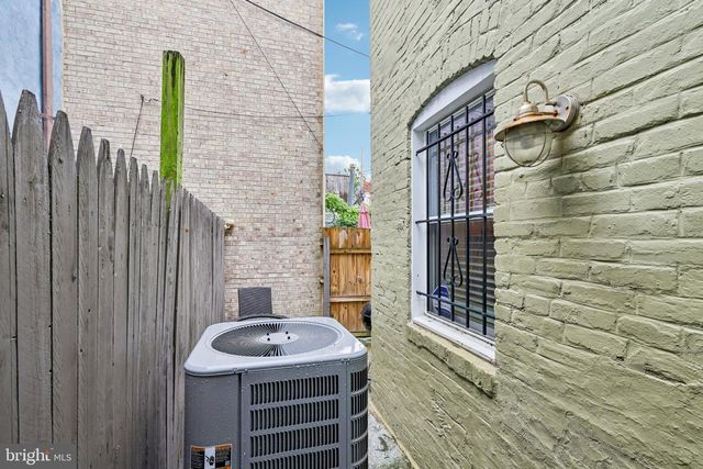 813 12TH ST NE, Washington, DC 20002