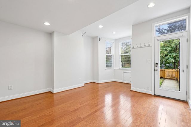 813 12TH ST NE, Washington, DC 20002