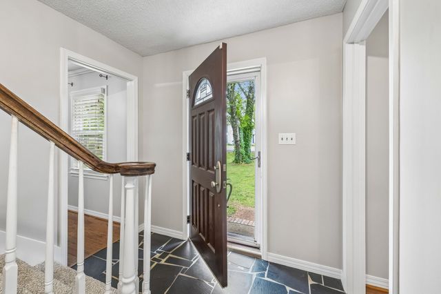 1305 Jewell Dr, Columbia, TN 38401