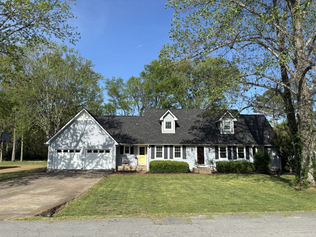 1305 Jewell Dr, Columbia, TN 38401