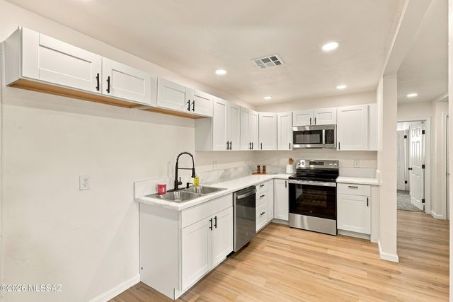 5525 E 24th Street, Tucson, AZ 85711